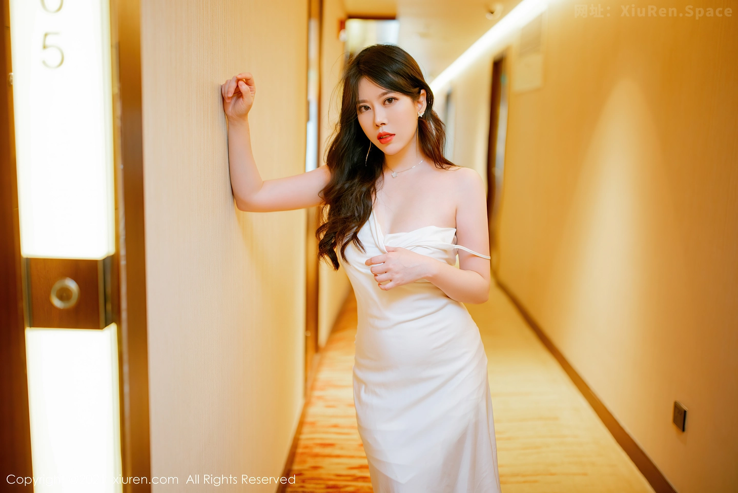 图片[5]-[XiuRen秀人网]VOL.4246 模特白茹雪脱典雅吊裙露性感内衣配开档肉丝裤袜迷人诱惑写真34P-秀人网官方网站